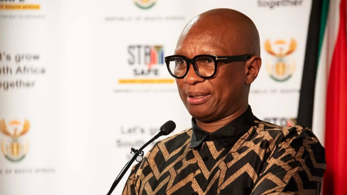 Zizi Kodwa Biography